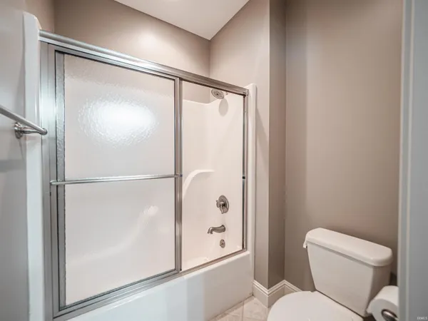 $599,900 | 1469 Woodfield Drive, Newburgh, IN 47630