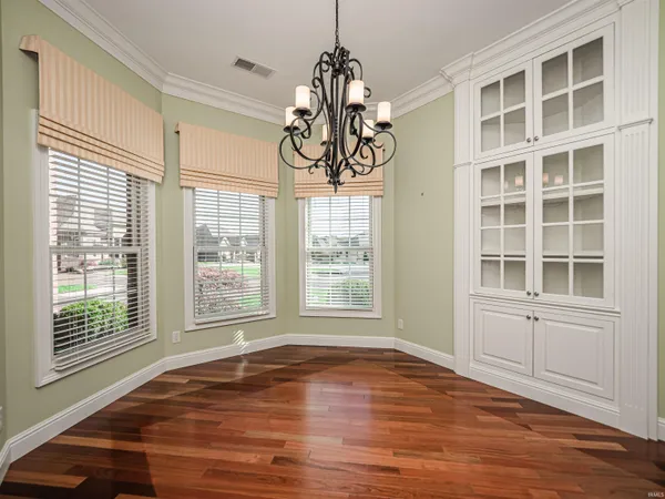$599,900 | 1469 Woodfield Drive, Newburgh, IN 47630
