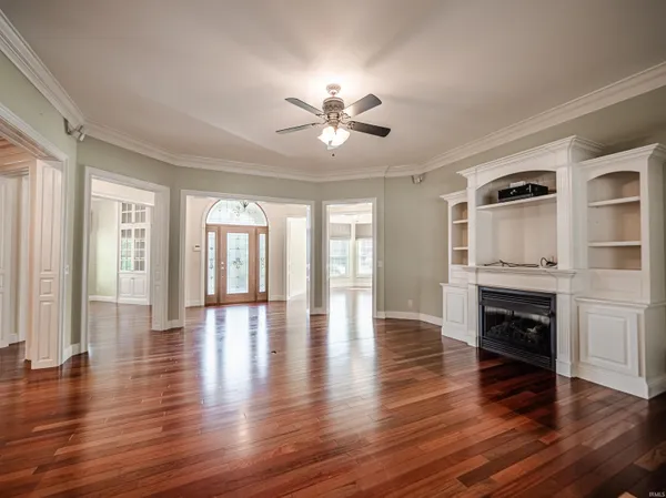$598,900 | 1469 Woodfield Drive, Newburgh, IN 47630
