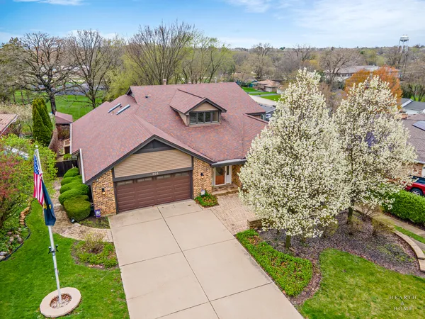 $750,000 | 305 North Dale Avenue, McHenry, IL 60050