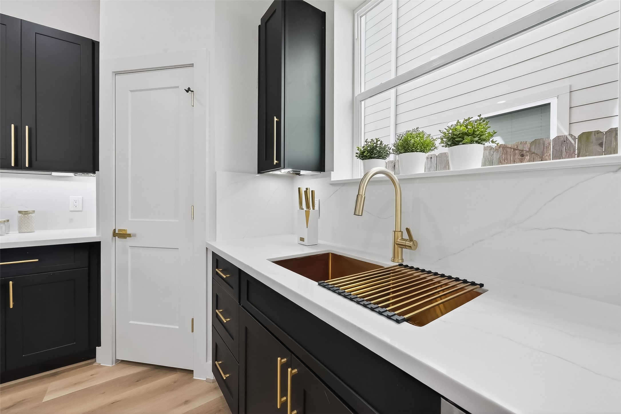975 Highland Light Lane Houston, TX 77091 - Photo 13 of 41 a bathroom with a sink and a mirror