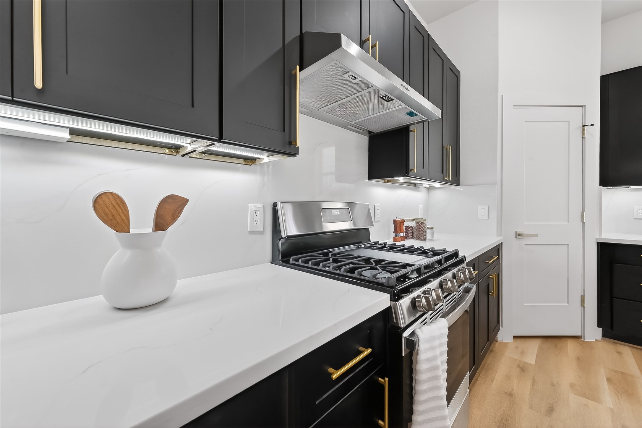 975 Highland Light Lane Houston, TX 77091 - Photo 19 of 41 a kitchen with stainless steel appliances a stove a sink and a refrigerator