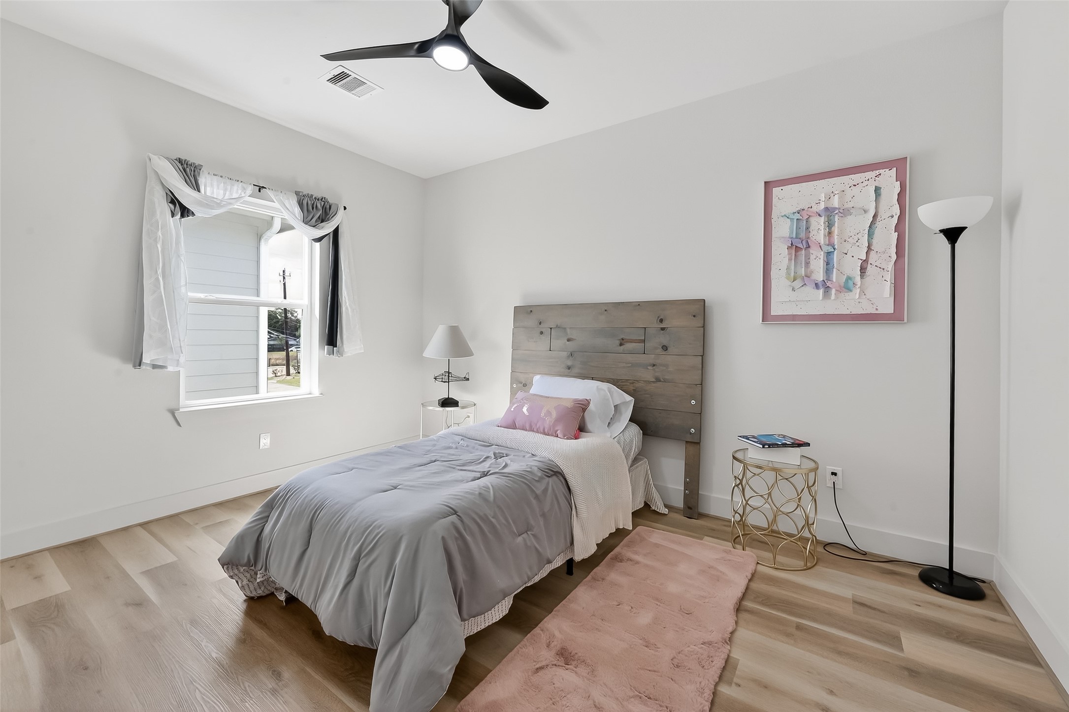 975 Highland Light Lane Houston, TX 77091 - Photo 33 of 41 a bedroom with a bed and window