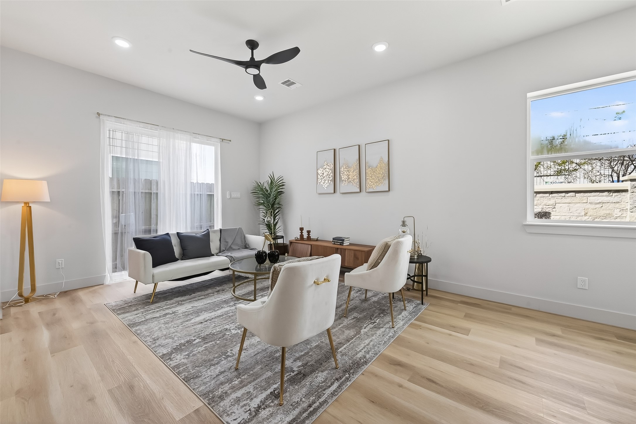 975 Highland Light Lane Houston, TX 77091 - Photo 7 of 41 a living room with furniture
