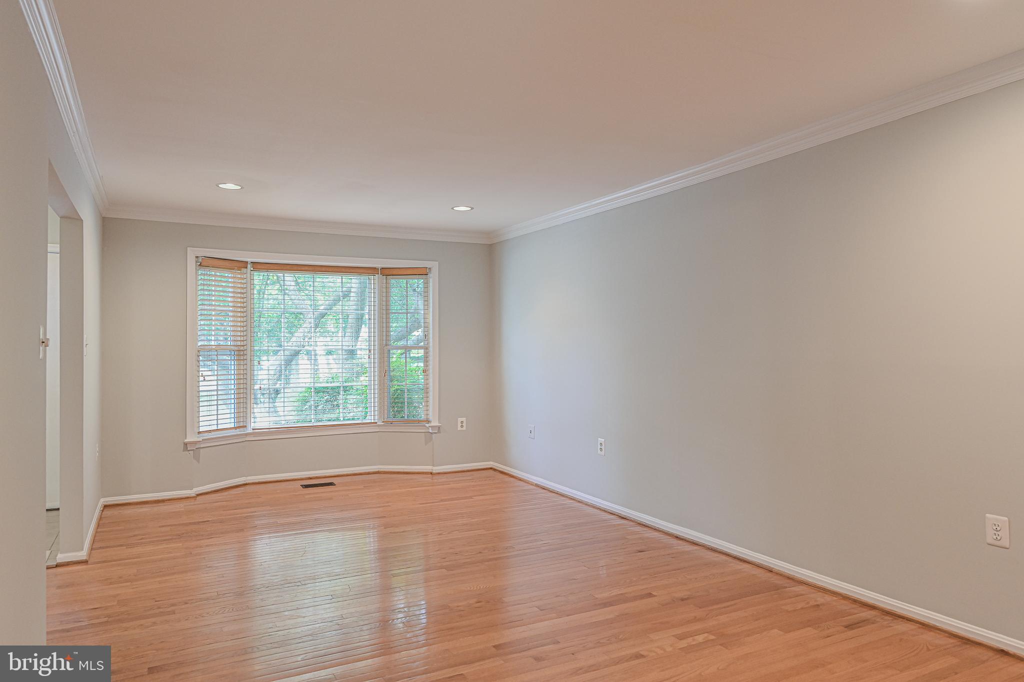 10283 Latney Road Fairfax, VA 22032 - Photo 3 of 40