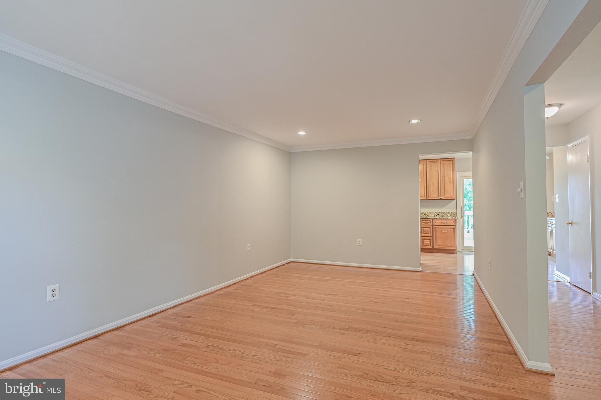 10283 Latney Road Fairfax, VA 22032 - Photo 4 of 40