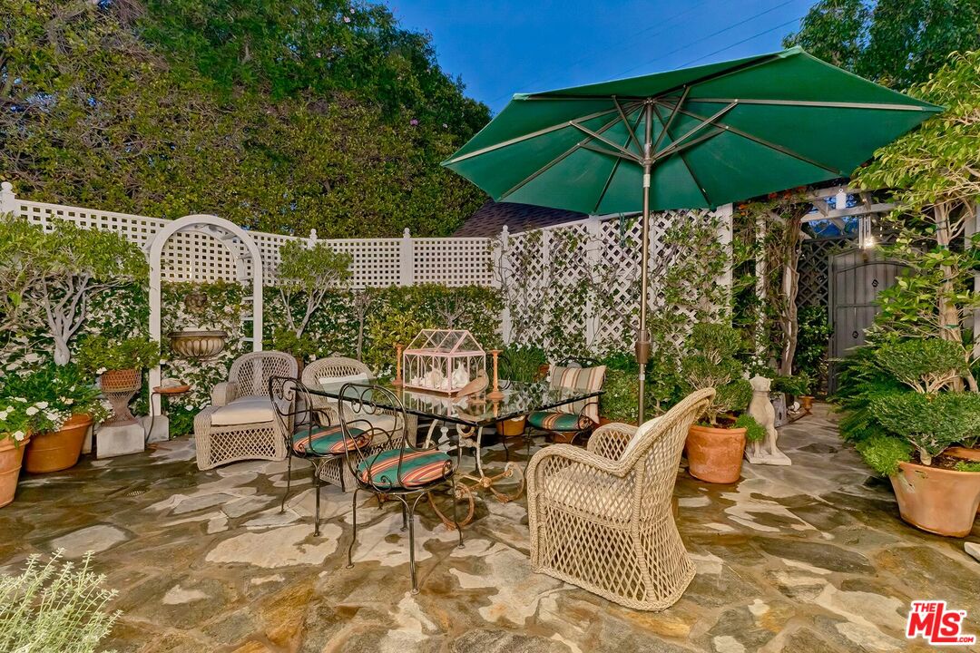 602 Foothill Road Beverly Hills, CA 90210 - Photo 24 of 25