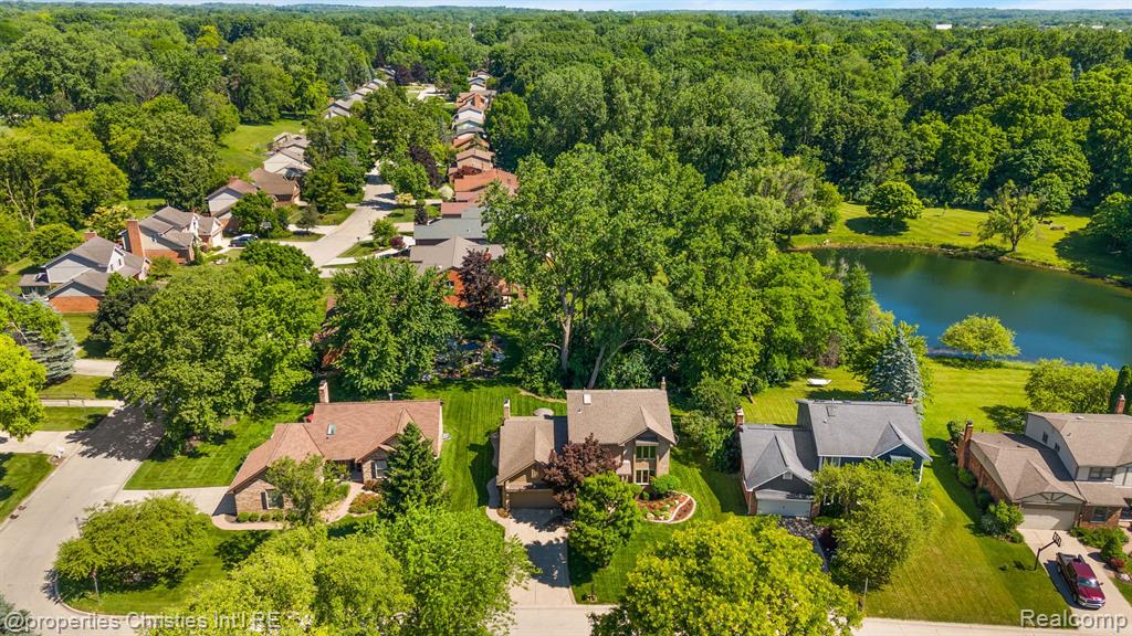 817 Stag Ridge Road Rochester Hills, MI 48309 - Photo 4 of 80