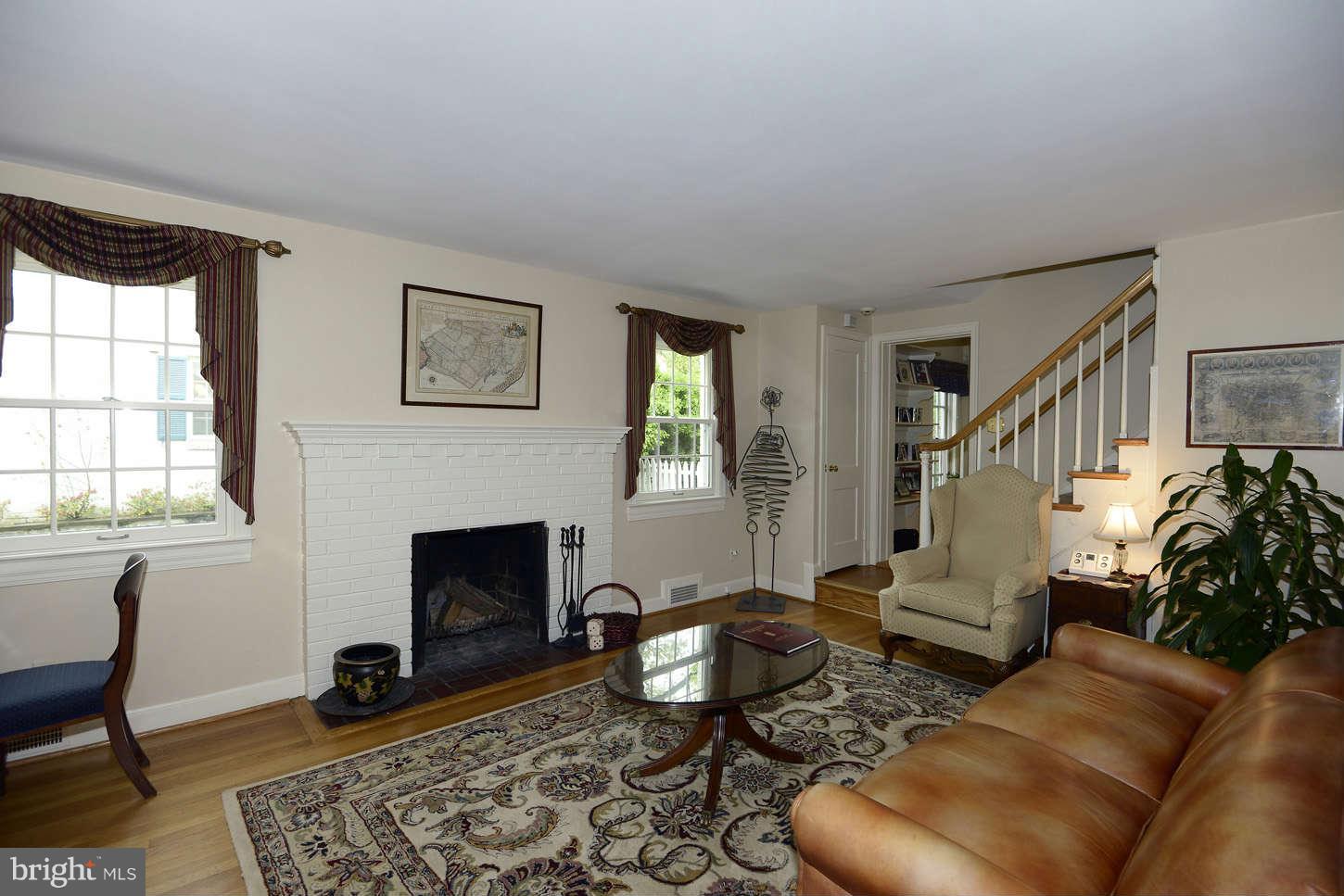 5606 Harwick Road Bethesda, MD 20816 - Photo 2 of 30 Living Room