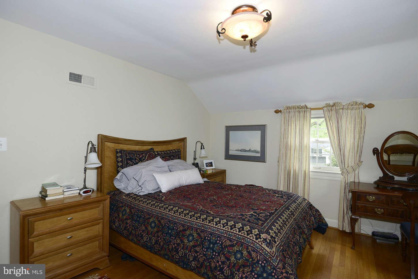 5606 Harwick Road Bethesda, MD 20816 - Photo 17 of 30 Bedroom (Master)