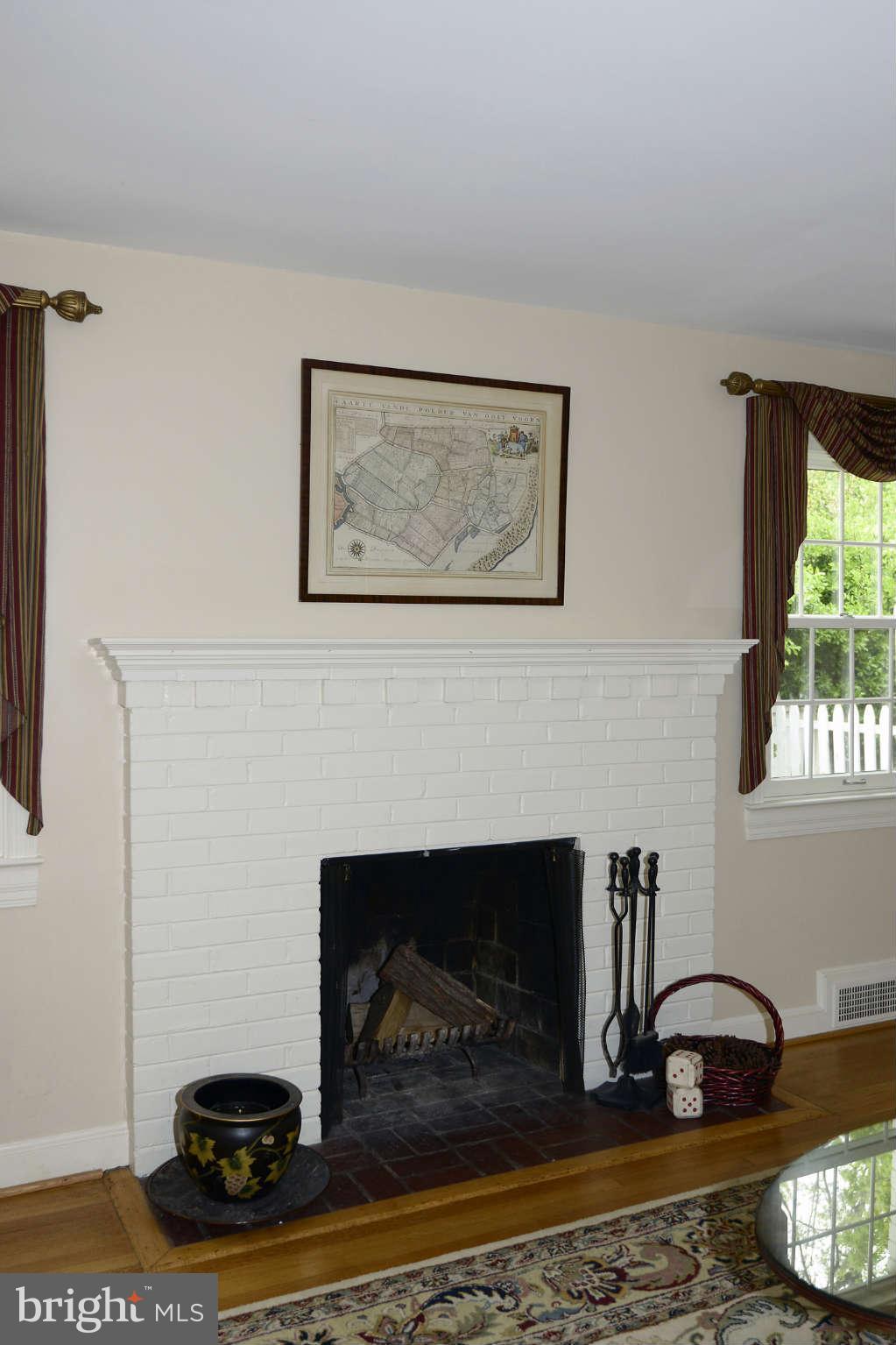 5606 Harwick Road Bethesda, MD 20816 - Photo 3 of 30 Living Room