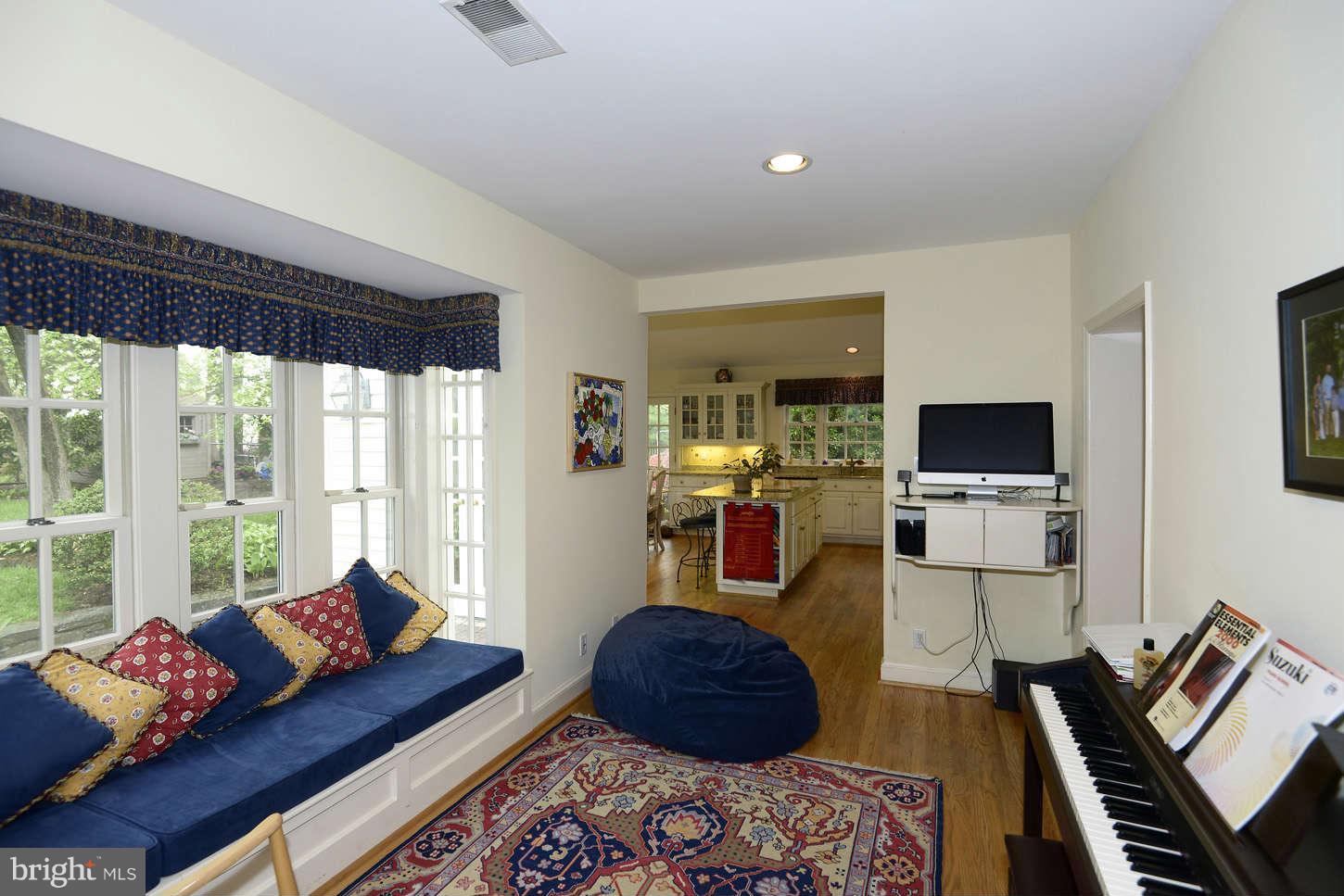5606 Harwick Road Bethesda, MD 20816 - Photo 6 of 30 Interior (General)