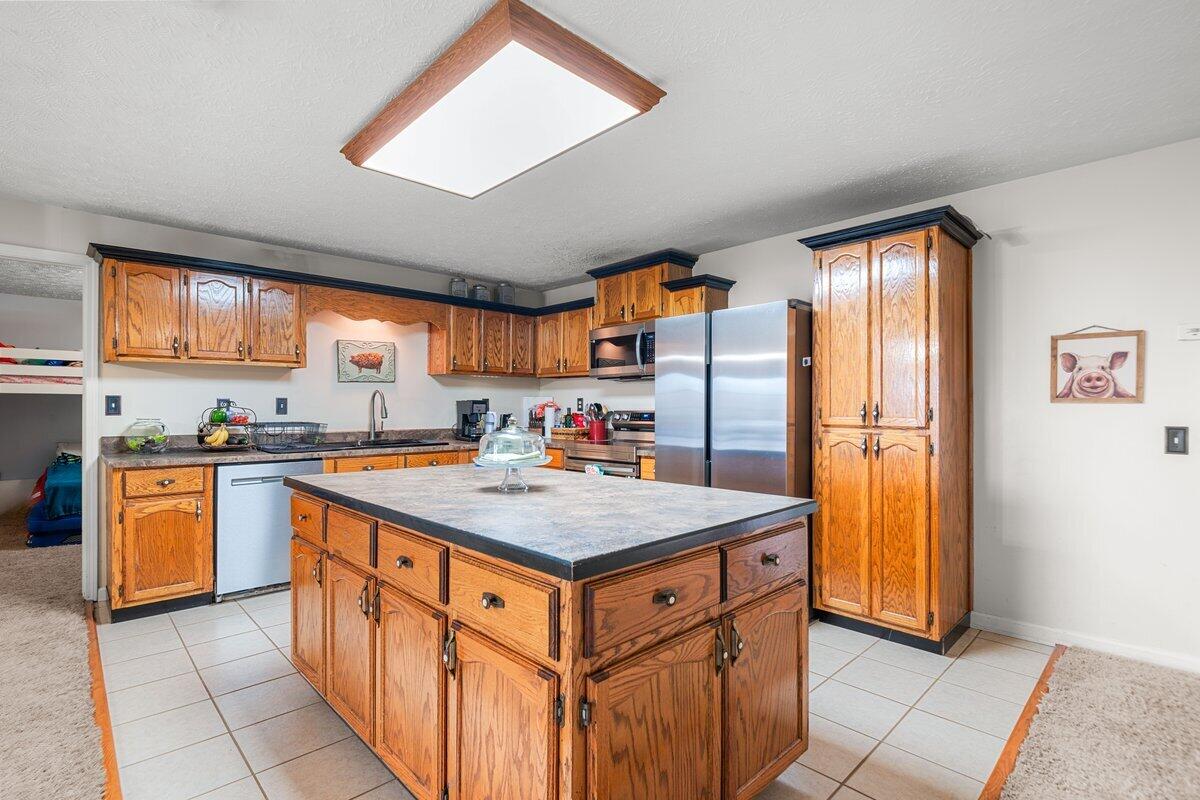 128 County Farm Road London, KY 40741 - Photo 13 of 32 Kitchen