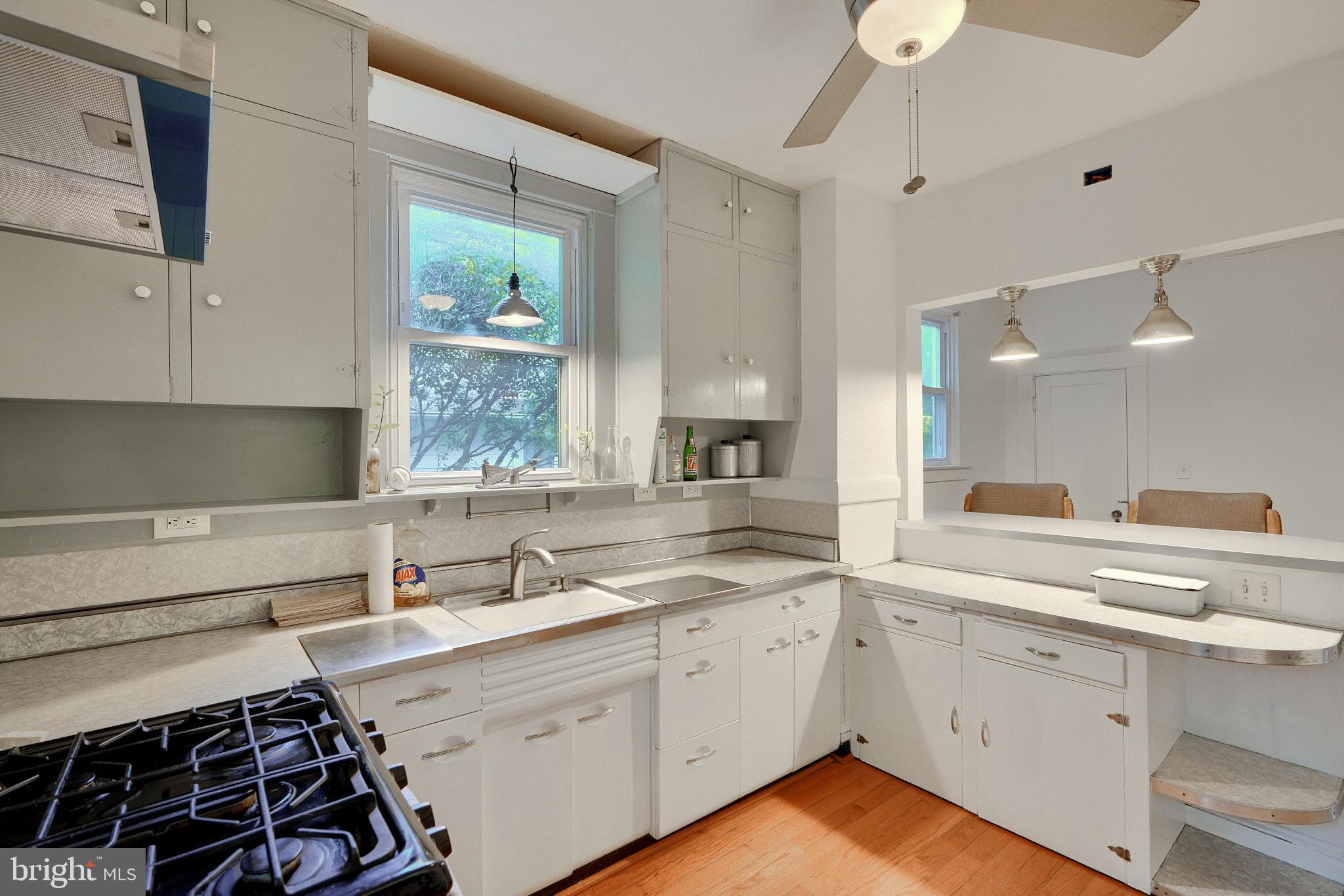 423 Westgate Road Baltimore, MD 21229 - Photo 14 of 40