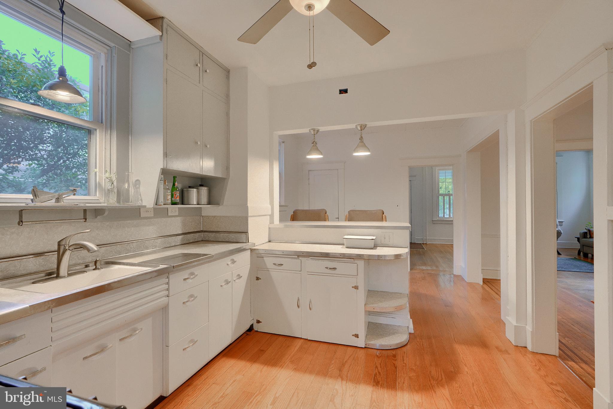 423 Westgate Road Baltimore, MD 21229 - Photo 15 of 40