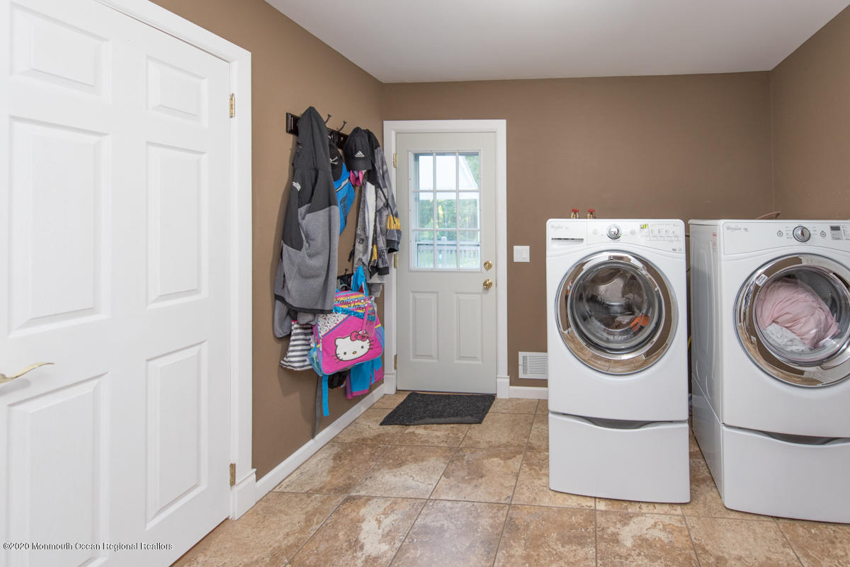 138 Frank Applegate Road Jackson, NJ 08527 - Photo 12 of 47 a utility room with dryer and washer