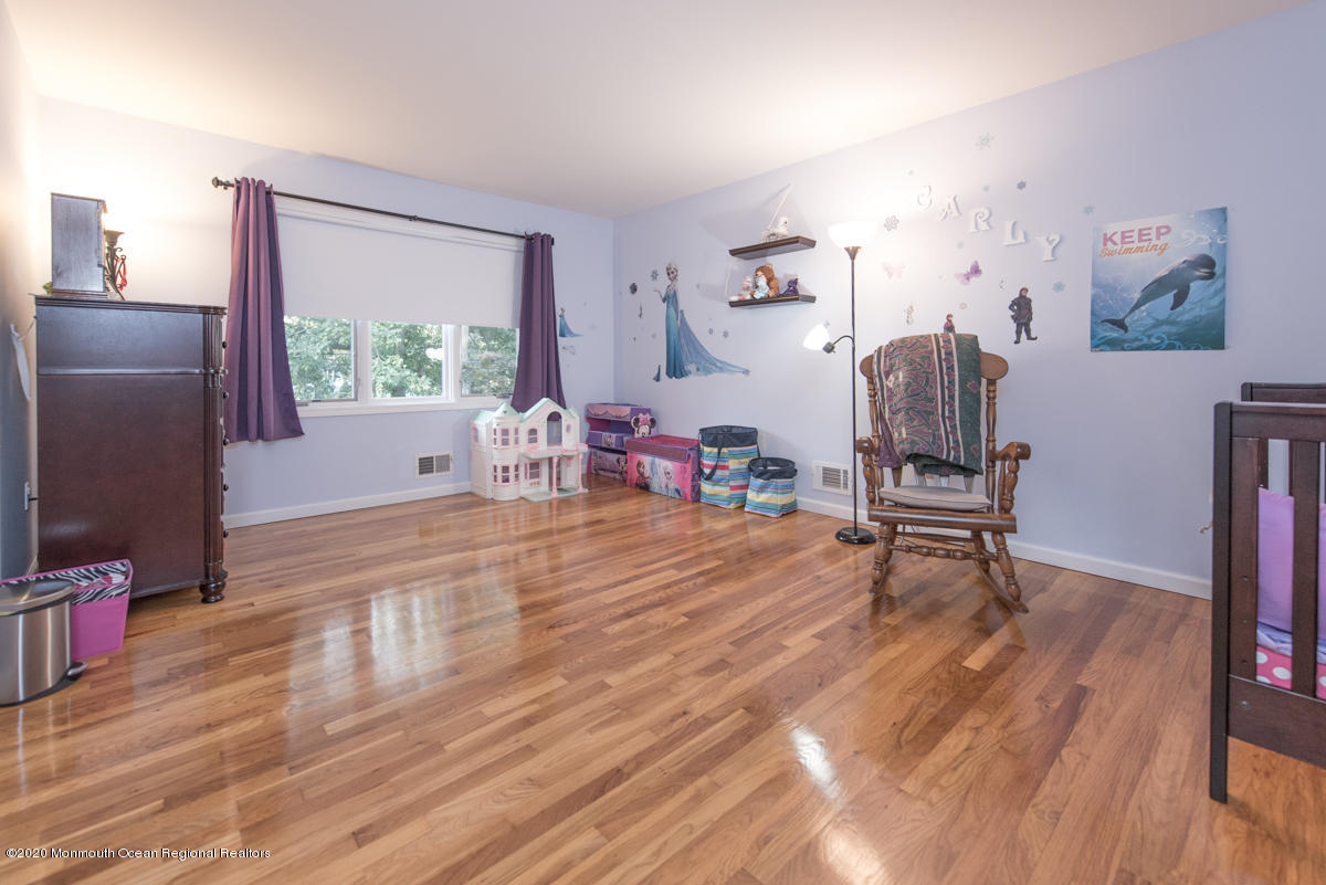 138 Frank Applegate Road Jackson, NJ 08527 - Photo 28 of 47 a living room with furniture and a window