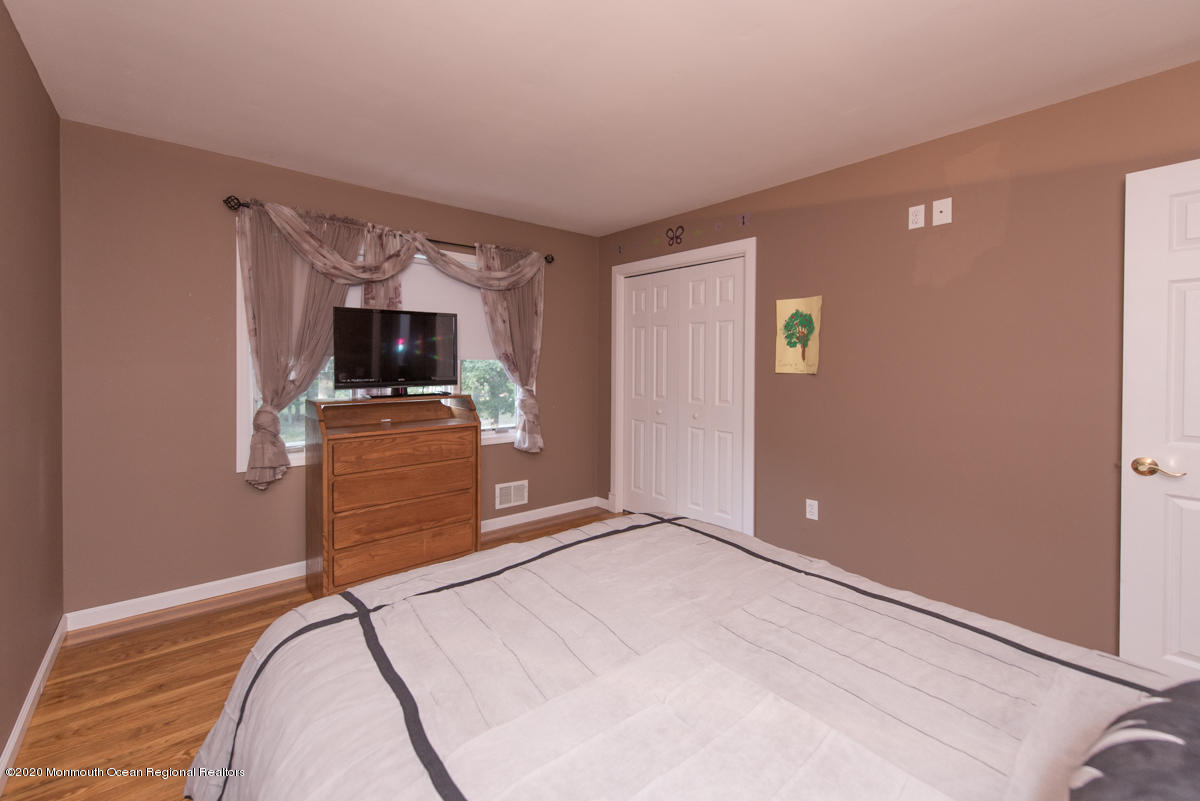 138 Frank Applegate Road Jackson, NJ 08527 - Photo 31 of 47 a view of a livingroom with a flat screen tv