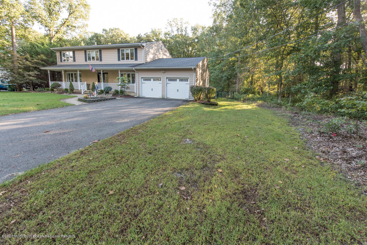 138 Frank Applegate Road Jackson, NJ 08527 - Photo 4 of 47 a front view of a house with a yard and trees