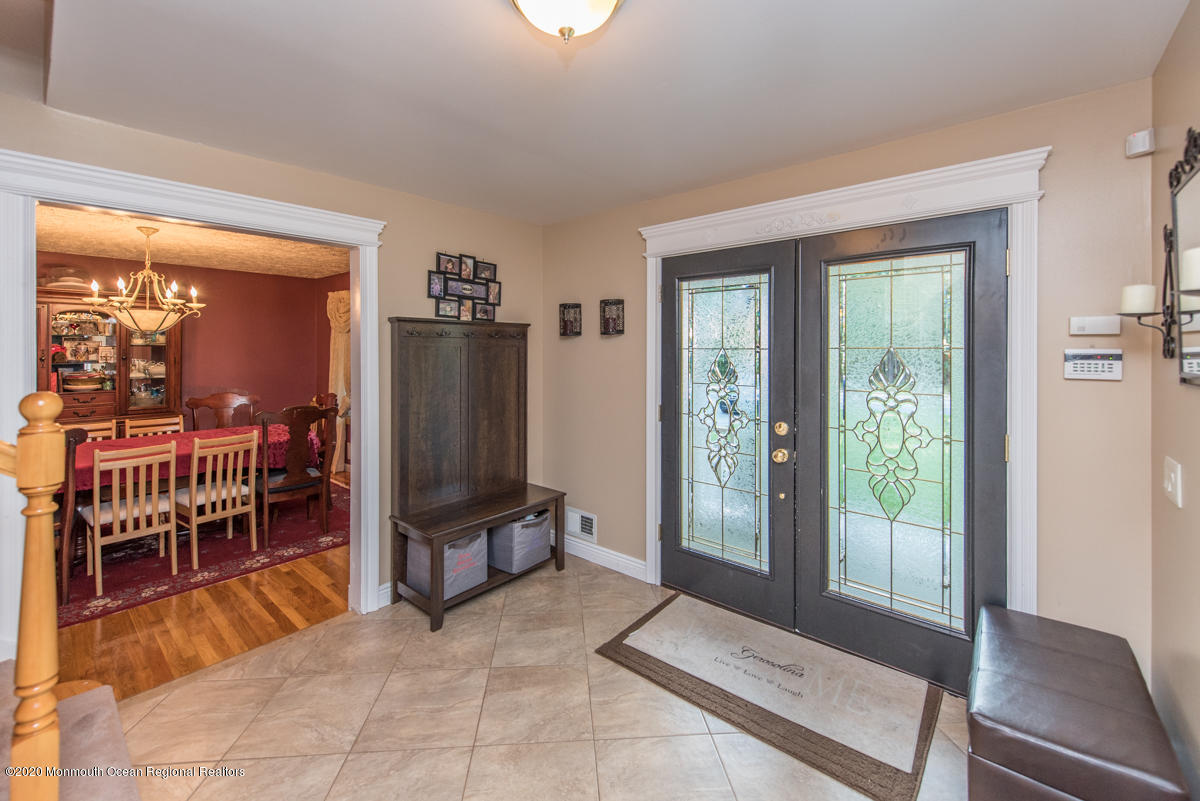 138 Frank Applegate Road Jackson, NJ 08527 - Photo 8 of 47 a living room with furniture