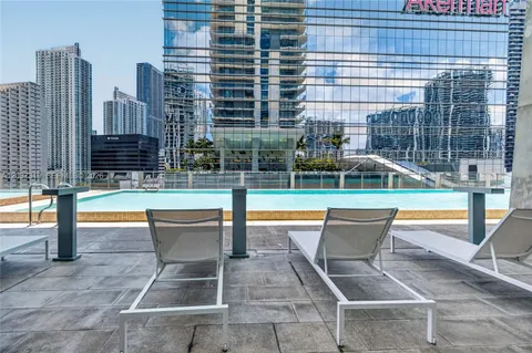 $659,999 | 68 Southeast 6th Street, Unit 3506, Miami, FL 33131
