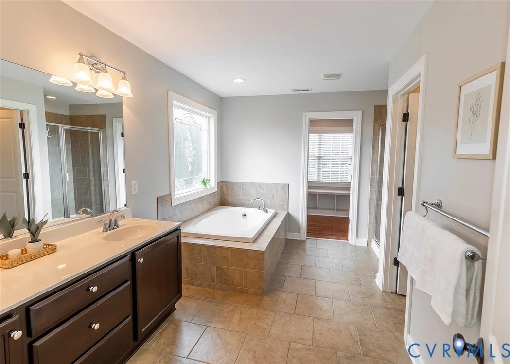 11902 Sunrise Road Henrico, VA 23233 - Photo 20 of 30 Spacious bathroom with a built-in soaking tub, sep