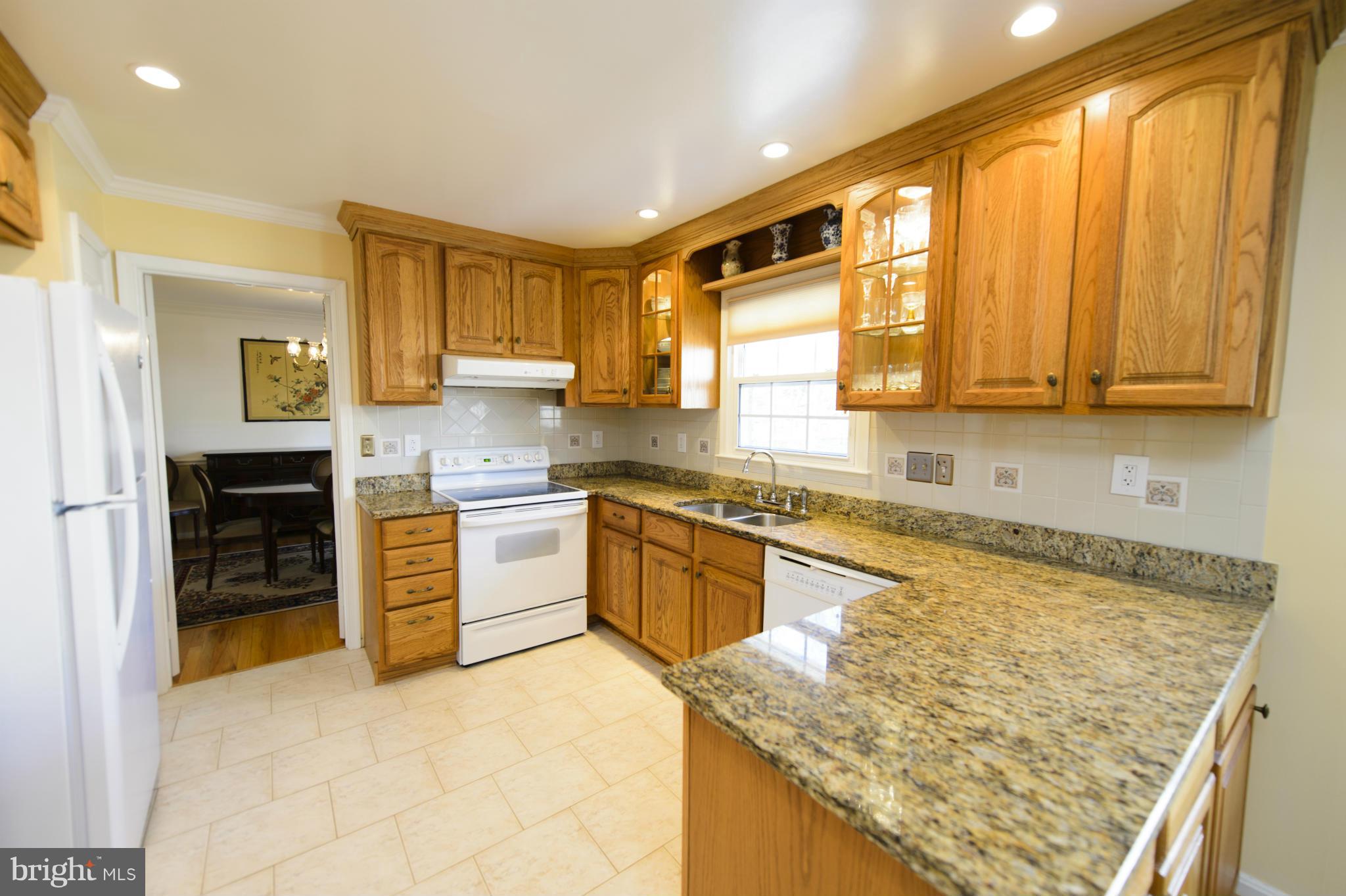 7900 Viola Street Springfield, VA 22152 - Photo 5 of 26 Kitchen