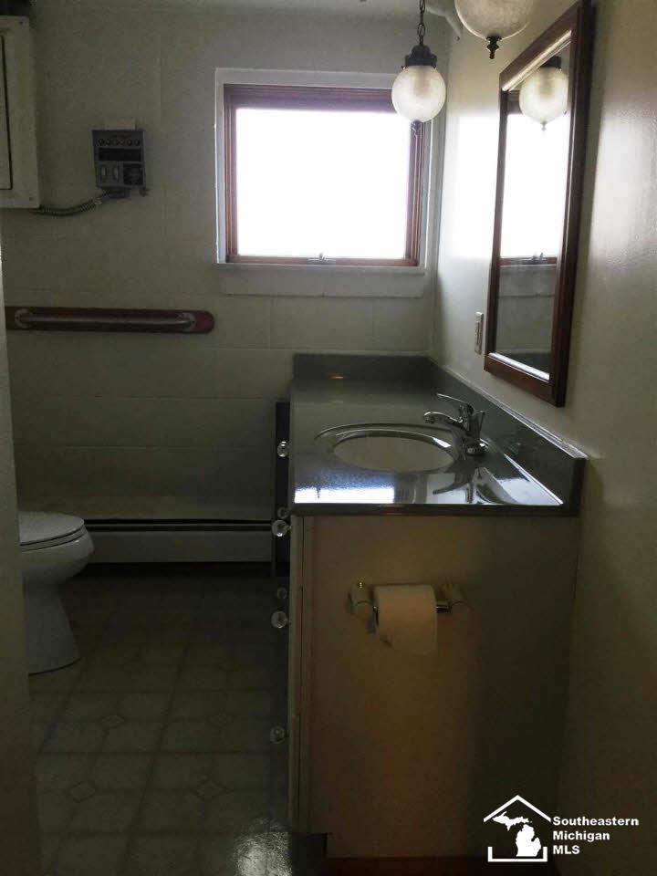 3152 South Custer Road Monroe, MI 48161 - Photo 10 of 13 Lower Full Bath