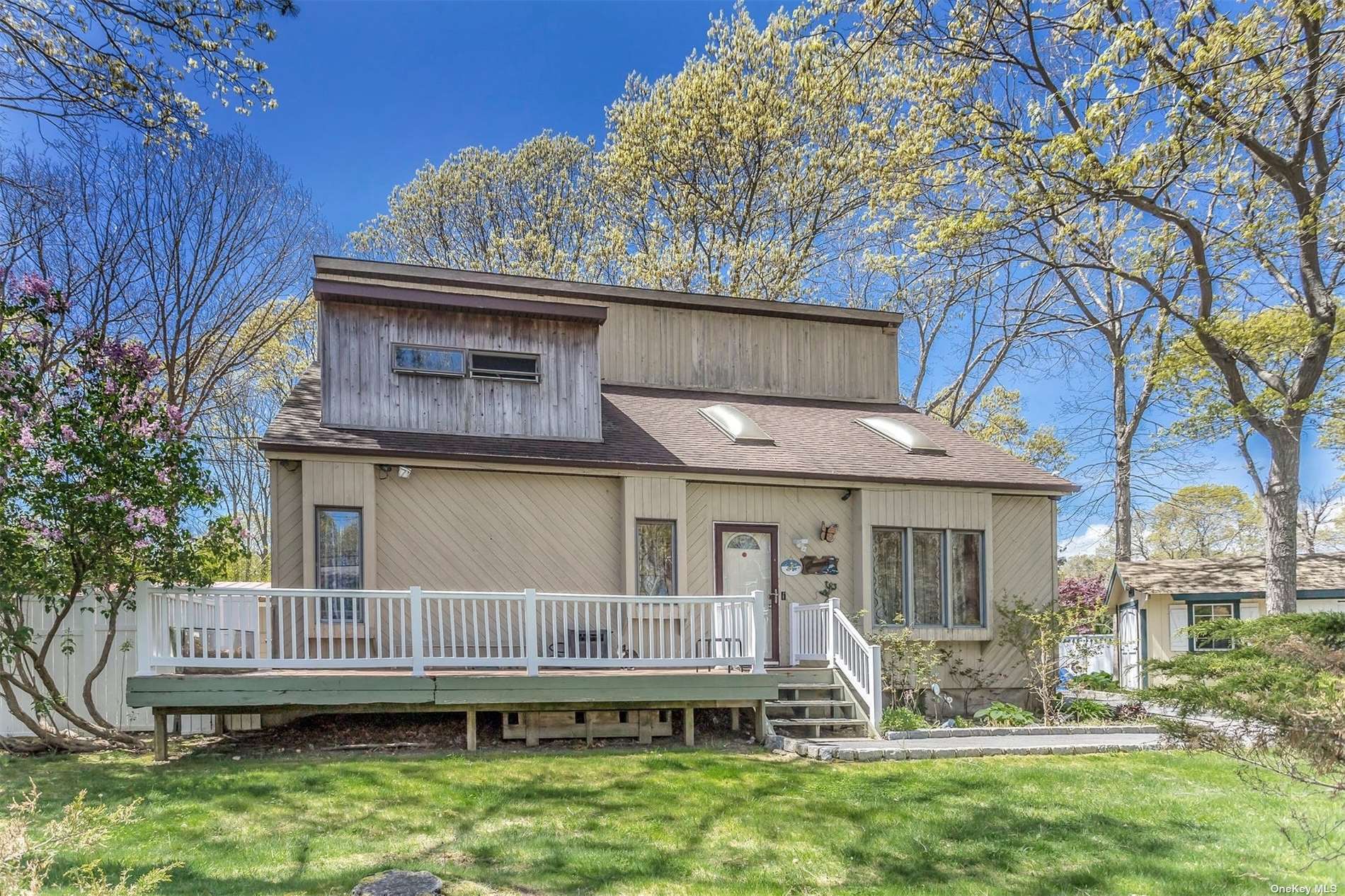 a view of a house with backyard and porch