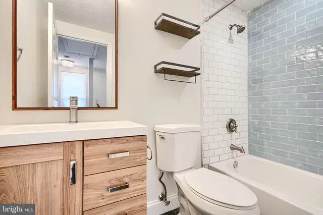 a view of an empty room with a closet