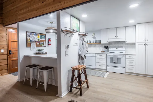 $699,000 | 2289 Sierra Nevada Road, Unit J8, Mammoth Lakes, CA 93546