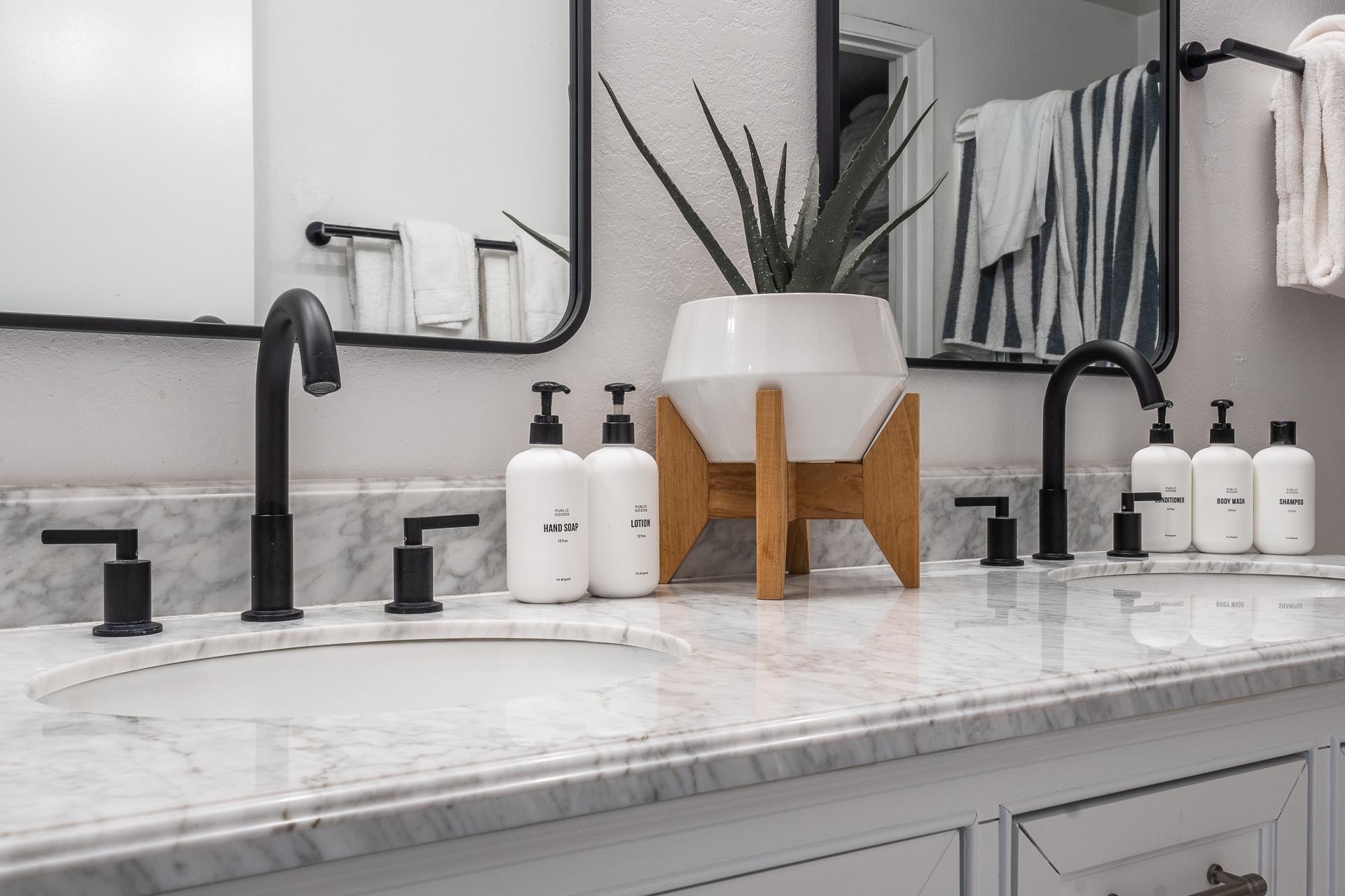 2289 Sierra Nevada Road, Unit J8 Mammoth Lakes, CA 93546 - Photo 26 of 30 Bathroom view of double vanity and a textured wall