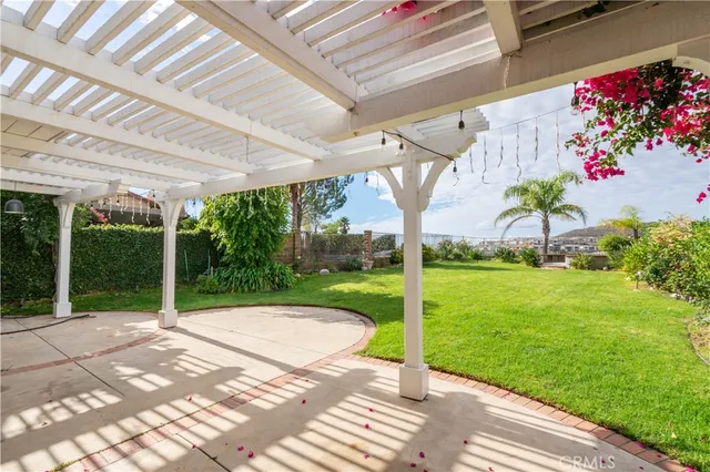 a view of a backyard with garden