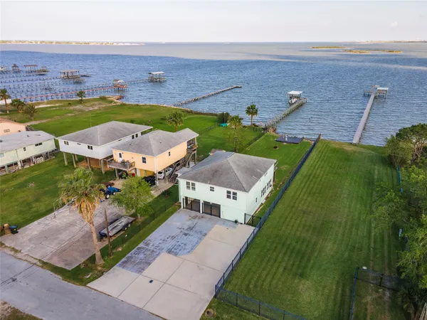 $475,000 | 1643 Dick Bay Street, Dickinson, TX 77539