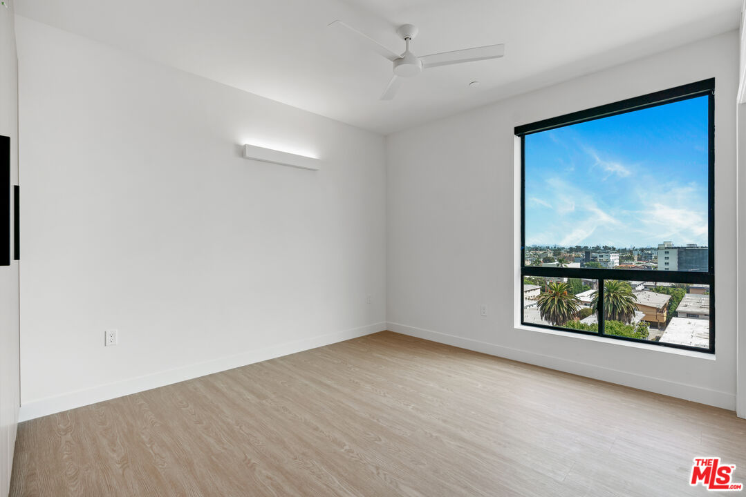 3688 Overland Avenue, Unit PH21 Los Angeles, CA 90034 - Photo 8 of 14 an empty room with window