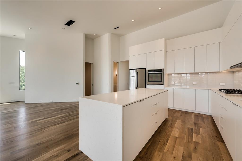 1504 Burlew Street, Unit 4 Dallas, TX 75204 - Photo 12 of 30 a view of a kitchen with electric appliances