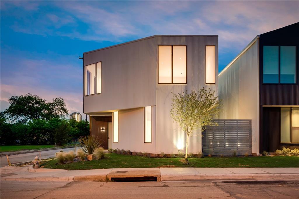 1504 Burlew Street, Unit 4 Dallas, TX 75204 - Photo 2 of 30 a front view of a house