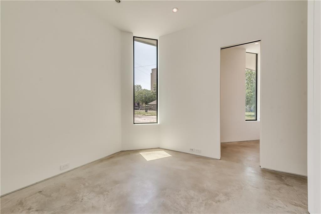 1504 Burlew Street, Unit 4 Dallas, TX 75204 - Photo 22 of 30 an empty room with windows and closet