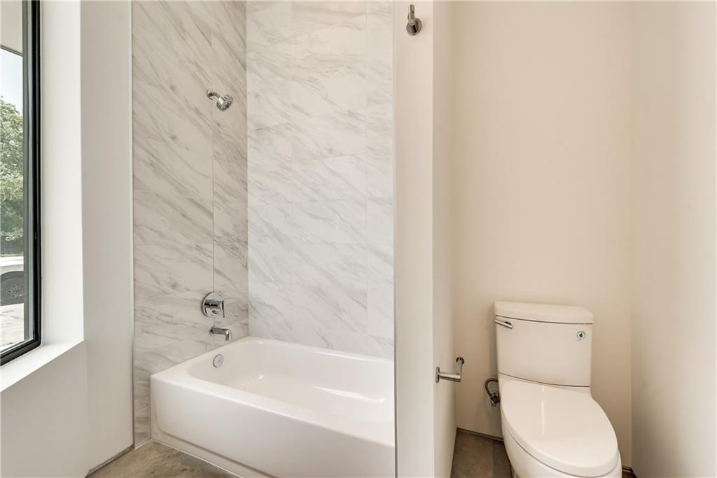 1504 Burlew Street, Unit 4 Dallas, TX 75204 - Photo 23 of 30 a bathroom with a toilet and a bathtub