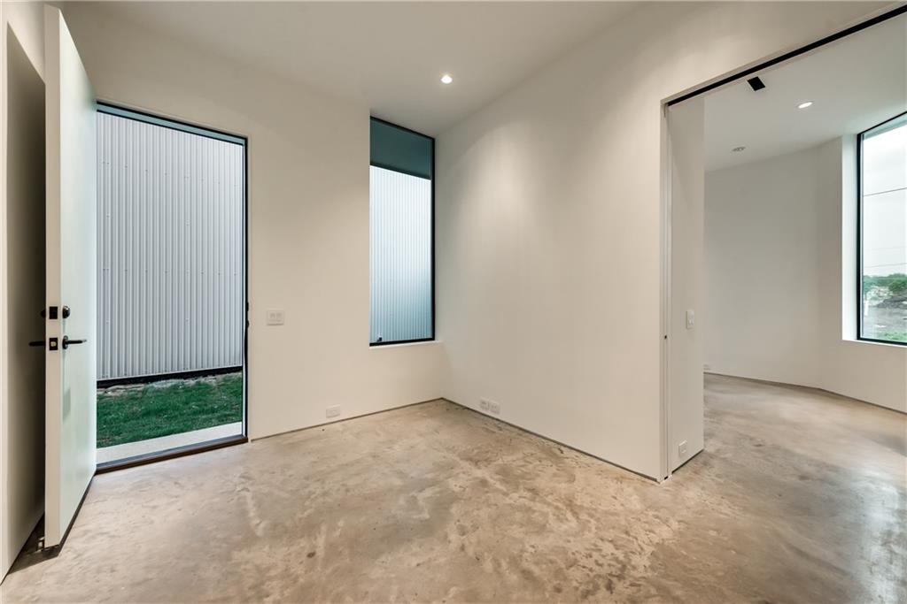 1504 Burlew Street, Unit 4 Dallas, TX 75204 - Photo 25 of 30 a view of an empty room and a window