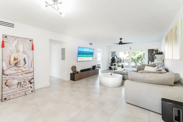 $6,000 | 800 East Camino Real, Unit 309, Boca Raton, FL 33432