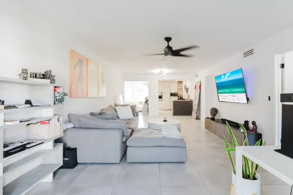 $6,000 | 800 East Camino Real, Unit 309, Boca Raton, FL 33432