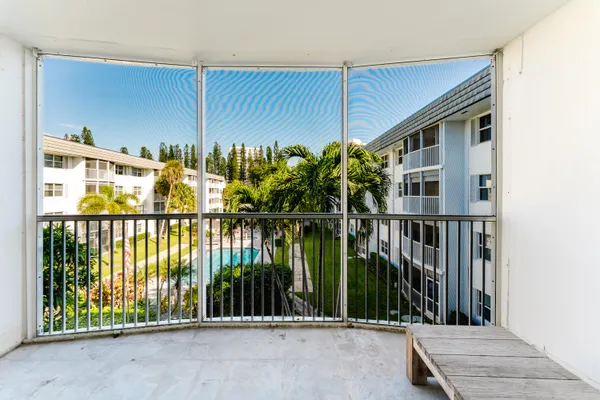 $6,000 | 800 East Camino Real, Unit 309, Boca Raton, FL 33432