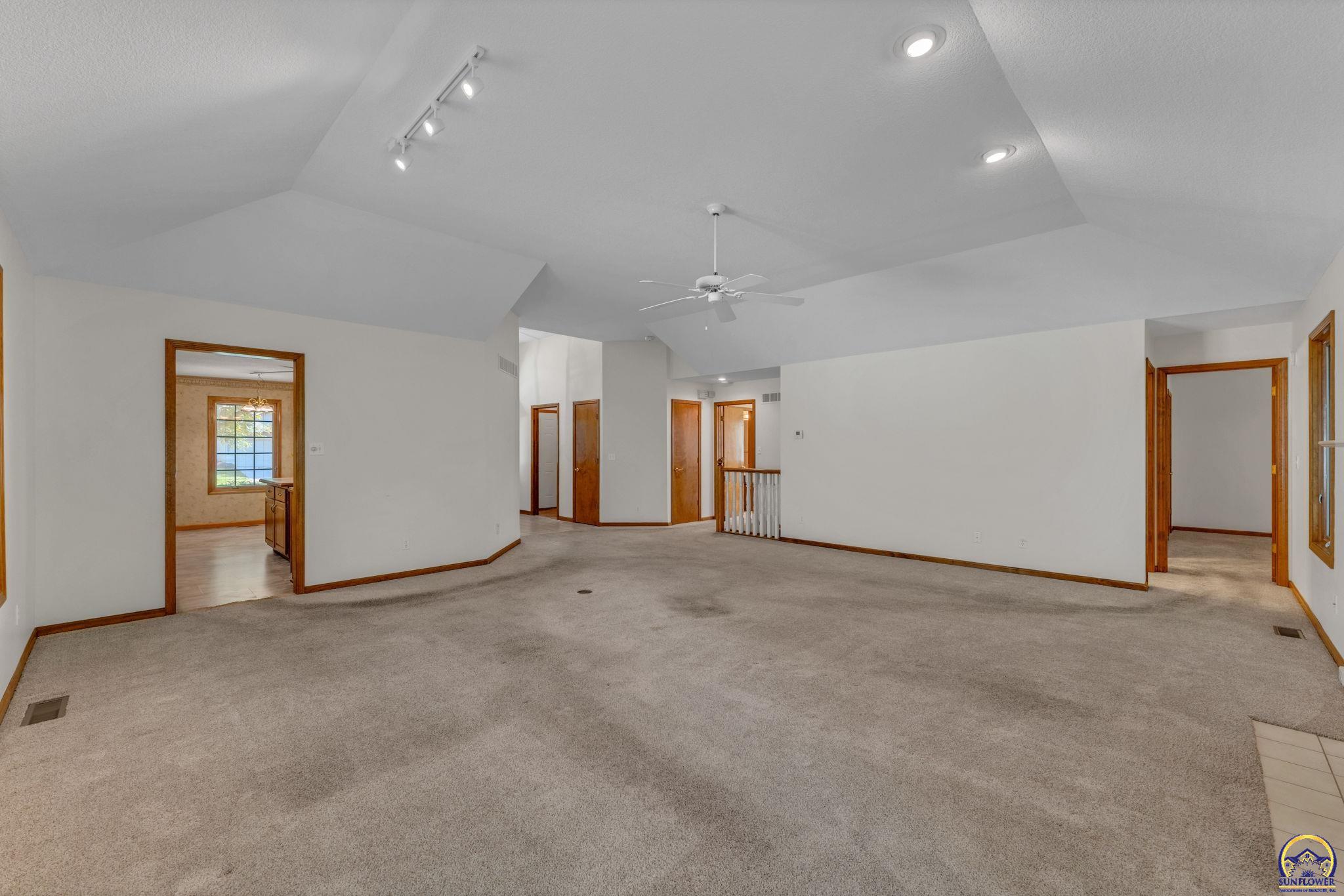 5973 Southwest 31st Street Topeka, KS 66614 - Photo 17 of 38