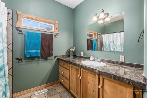 $699,900 | 1126 Banks Lowman Road, Garden Valley, ID 83622