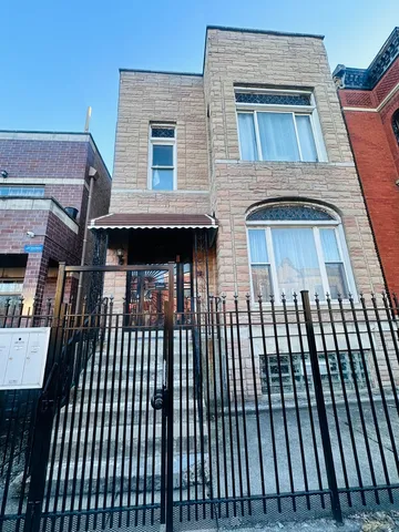 $1,900 | 2809 West Warren Boulevard, Unit 1, Chicago, IL 60612