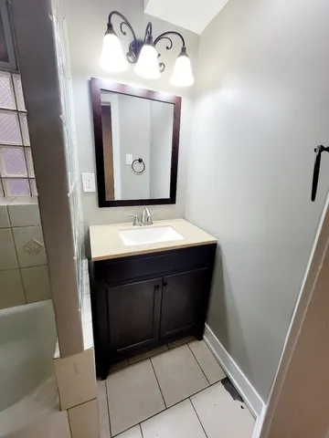 $1,900 | 2809 West Warren Boulevard, Unit 1, Chicago, IL 60612