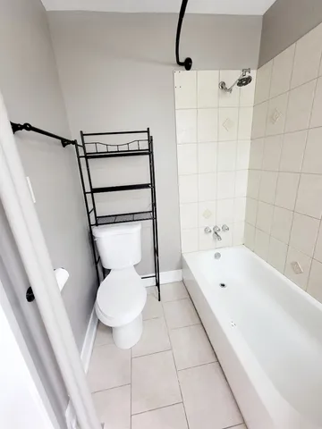 $1,900 | 2809 West Warren Boulevard, Unit 1, Chicago, IL 60612