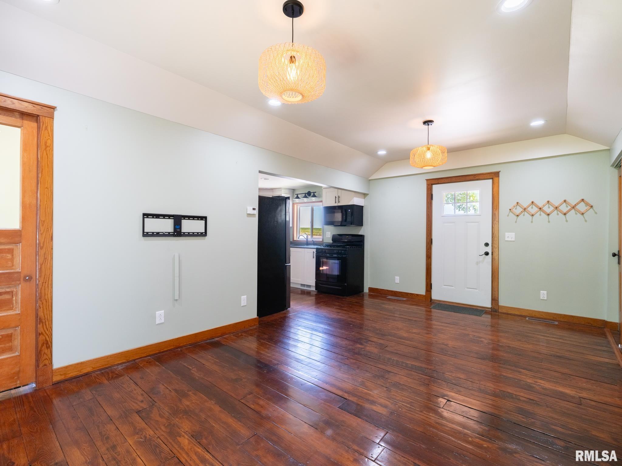 28135 Allentown Road Tremont, IL 61568 - Photo 3 of 46