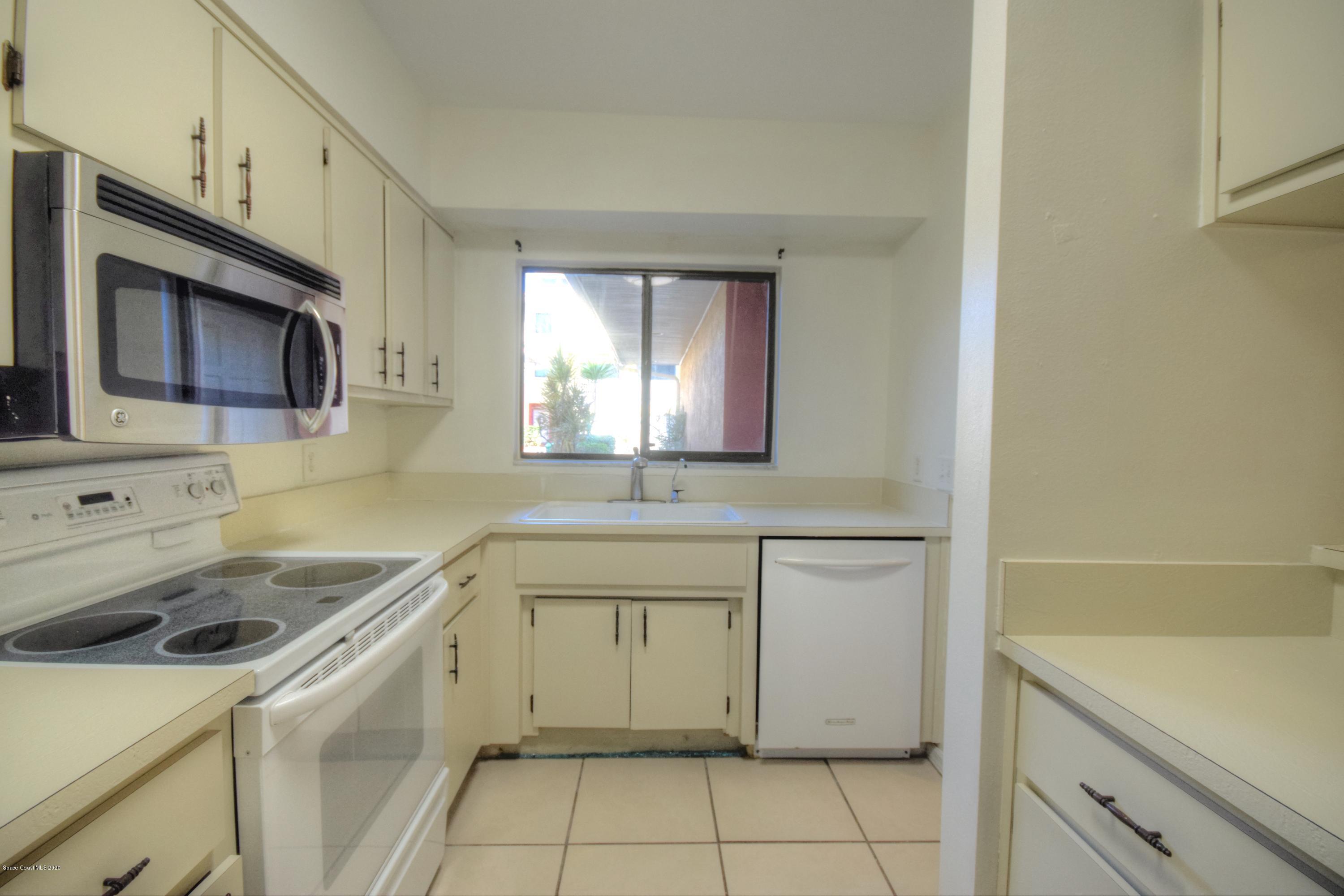 1247 Beachside Lane Indialantic, FL 32903 - Photo 6 of 14 1247 0012
